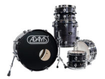 Bateria marca ADAMS, mod. 8000 Dpresent 22, com ferragem cromada, na côr Preta ( black gloss )