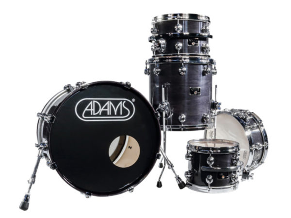 Bateria marca ADAMS, mod. 8000 Dpresent 22, com ferragem cromada, na côr Preta ( black gloss )